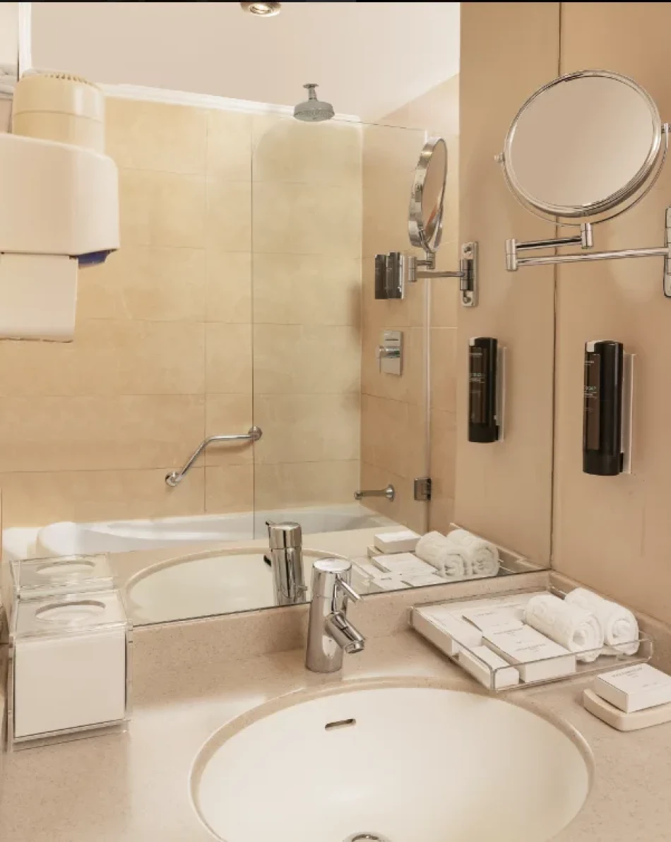 Steigenberger Omar El Khayam Lake Nasser Cruise Bathroom